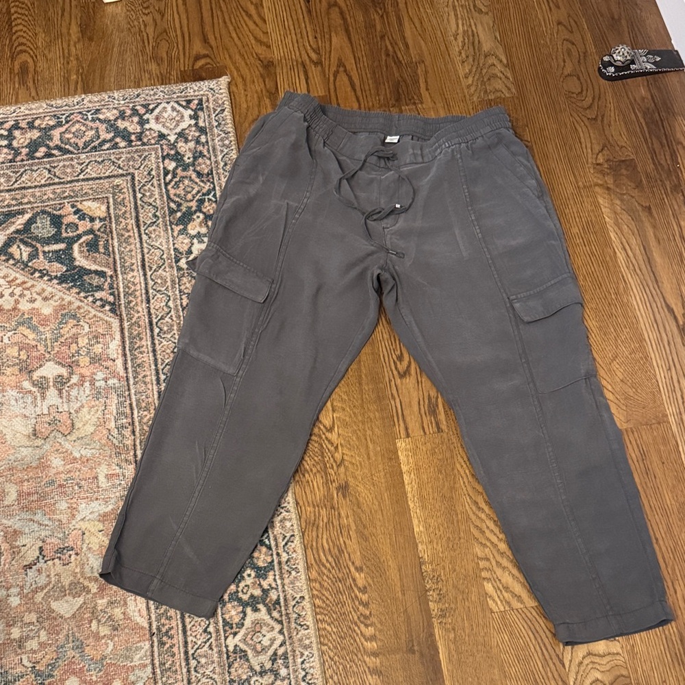 Old Navy Women's Gray Cargo Pants